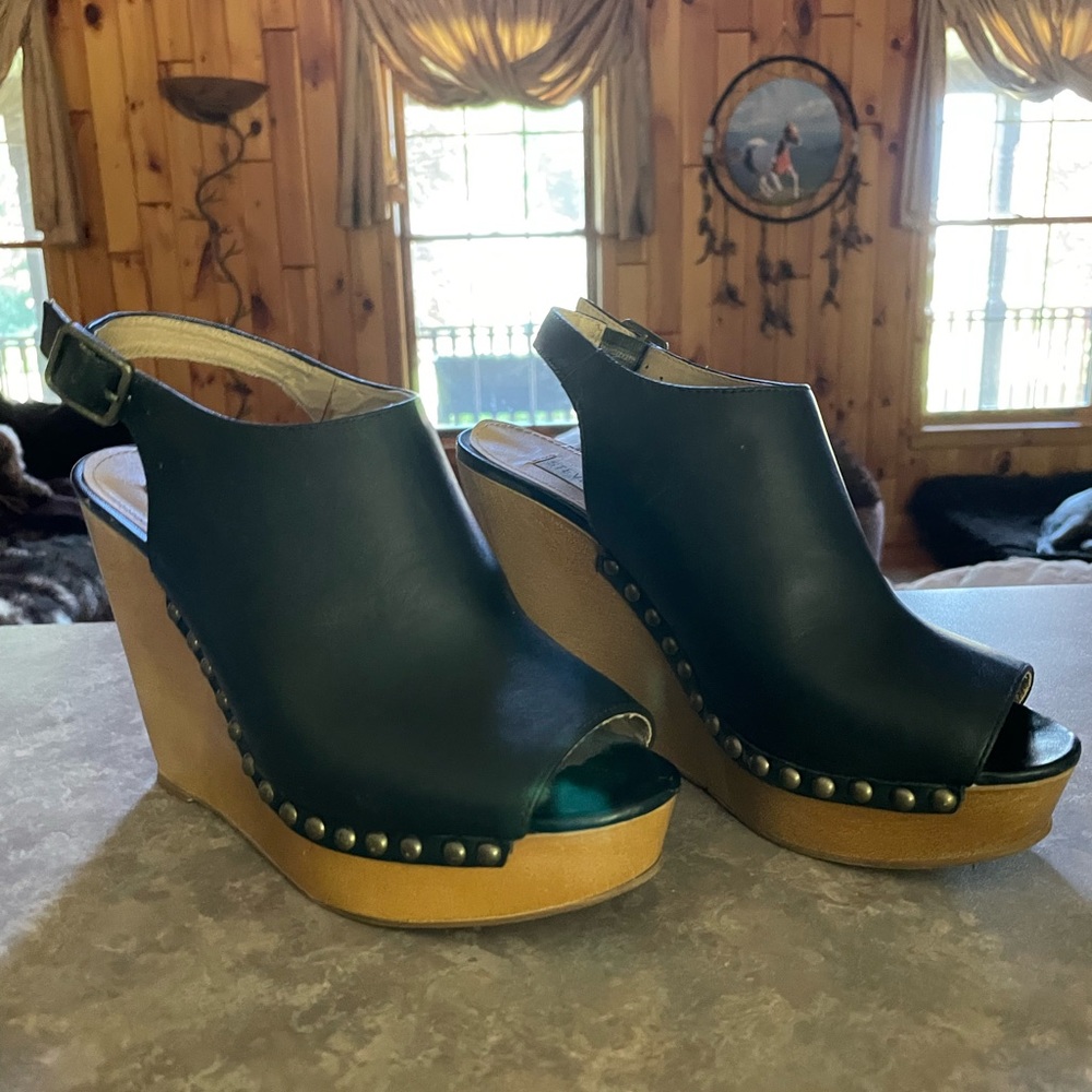 Steve Madden Leather Studded peep toe platform 7
